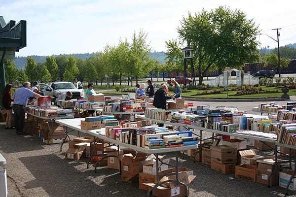 Outdoor book sale